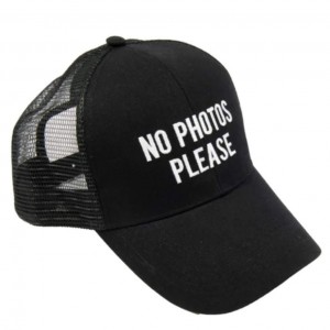 https://www.naturalsmell.es/1042-2253-thickbox/gorra-no-photos-please.jpg